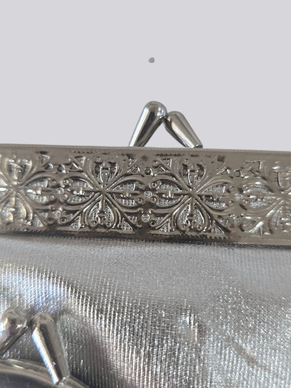 NOS Vintage Silver Kiss Lock Cosmetic Bag Coin Purse Keychain & Mirror - Picture 8 of 8